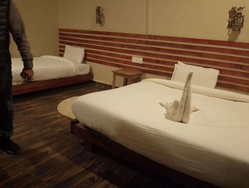 From Kathmandu or Pokhara: 5-Day Chitwan National Park Tour - Day 2: Canoe Ride and Jungle Tower Stay