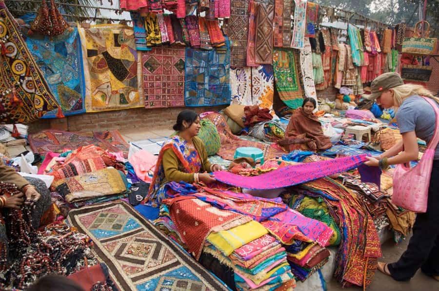 Delhi: Guided Shopping Tour Experience Local Female Expert - The Sum Up