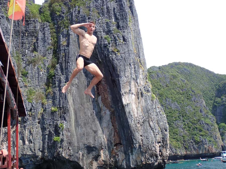 Phi Phi: Pirate Boat with Snorkeling, Kayaking, and Party - FAQ