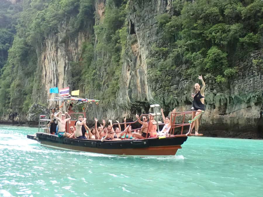 Phi Phi: Pirate Boat with Snorkeling, Kayaking, and Party - Food and Drinks: Refreshing and Tasty