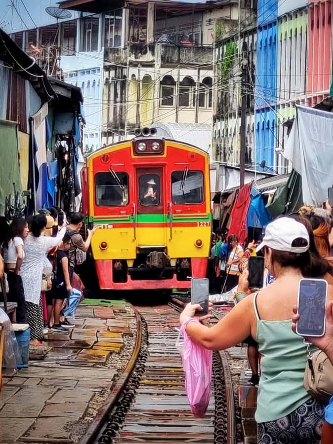 Amazing Maeklong Railway Market [ only on Fri, Sat, Sunday ] - Key Points