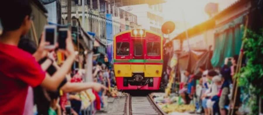 Bangkok: Maeklong Railway Market&Damnoensaduak-private tour - Good To Know