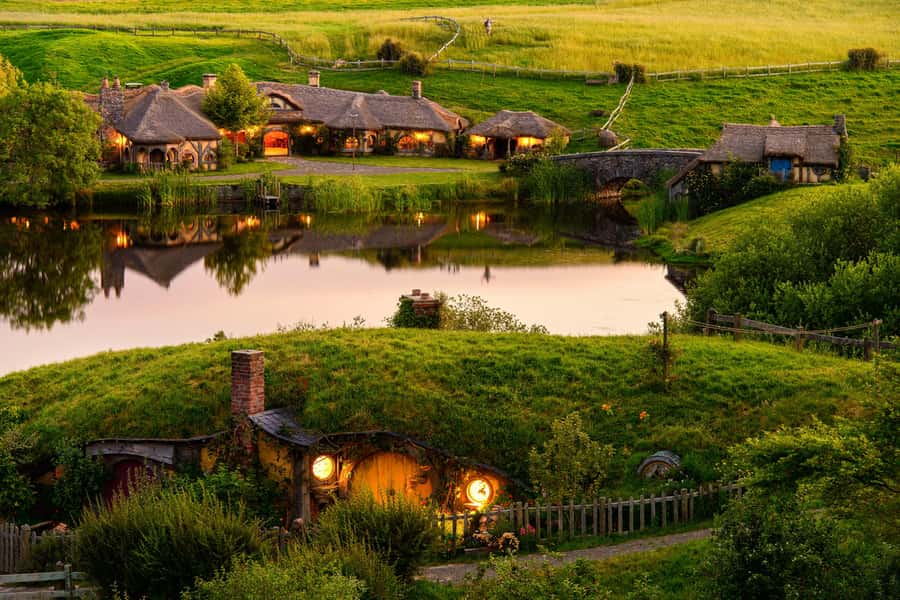 Hobbiton Movie Set & Te Puia Geothermal Valley Private Tour - Return Journey: Convenient and Comfortable