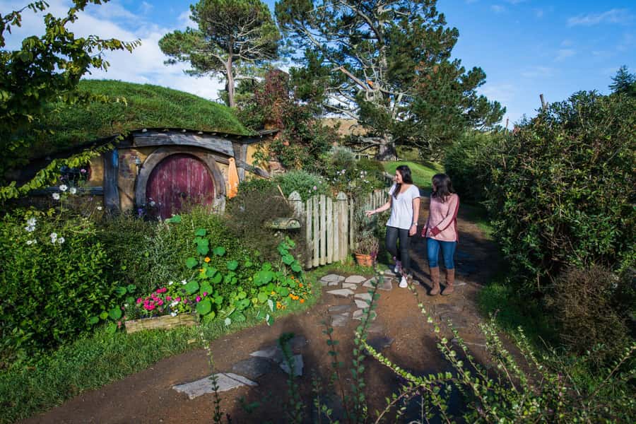 Hobbiton Movie Set & Te Puia Geothermal Valley Private Tour - The Journey Begins: Pickup and Scenic Drive