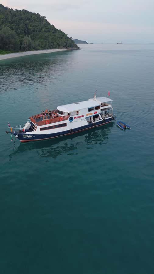 Koh Lipe: afternoon tour with two dives and sunset - The Lounge and Sun Deck: Relaxation Between Dives