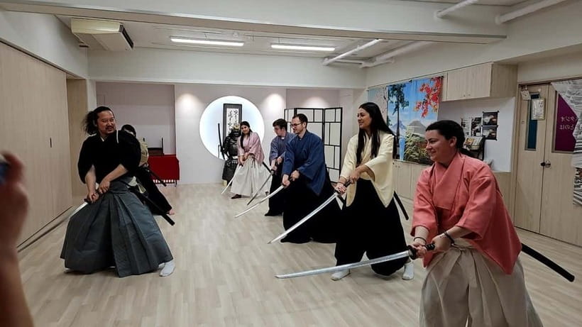 Tokyo:Become a samurai! Wear a costume and use a sword! - Key Points