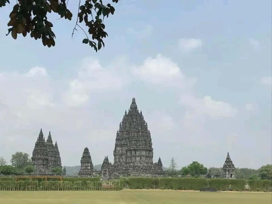 Prambanan Temple: Half-Day Guided Tour From Yogyakarta - Introduction to the Prambanan Temple Guided Tour
