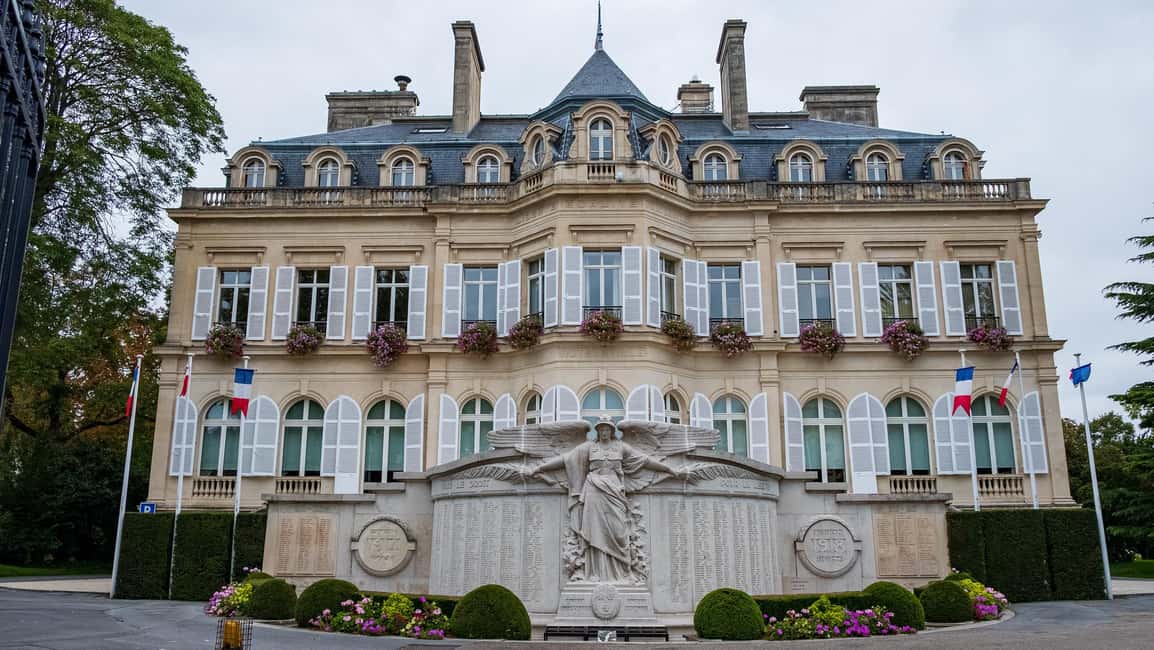 Epernay: Private Guided Tour of the Heart of Champagne - The Experience Provider