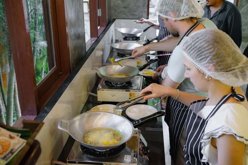 Railay: Hands-On Thai Cooking Class at Railay Beach - Key Points