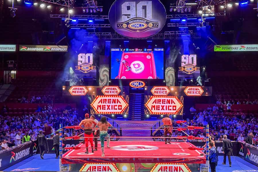 Mexico City: Mexican nightlife with shots and lucha libre - A Complete Look at the Experience
