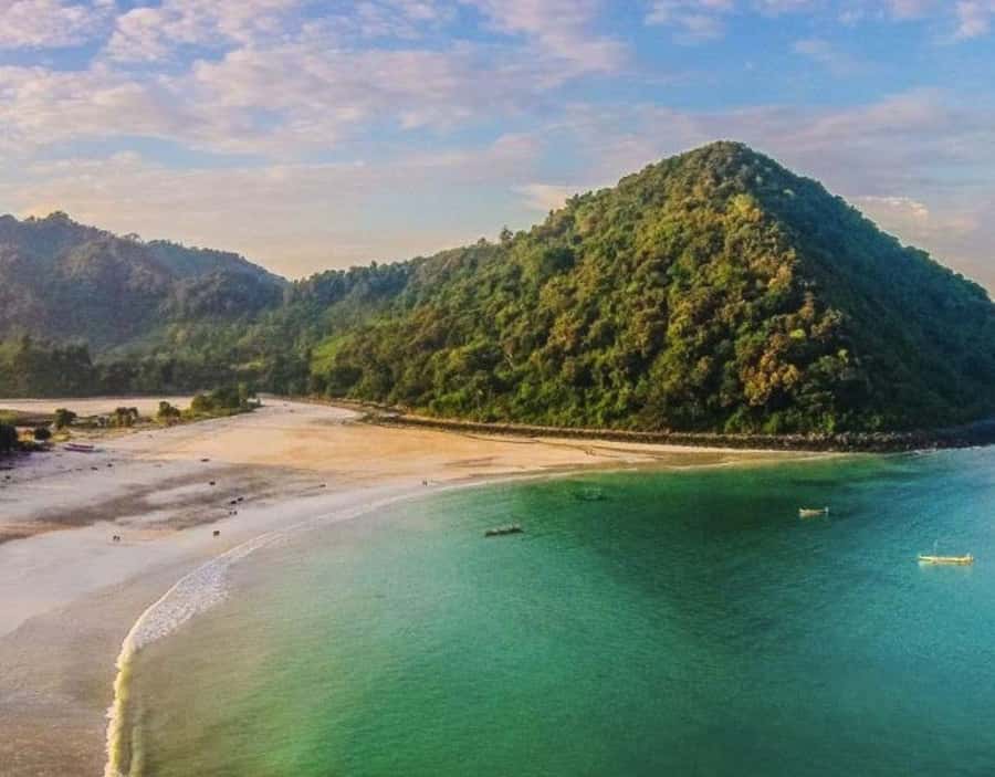 Lombok: Sasak Traditional Villages and Beaches Tour - Scenic Highlights and Beach Relaxation