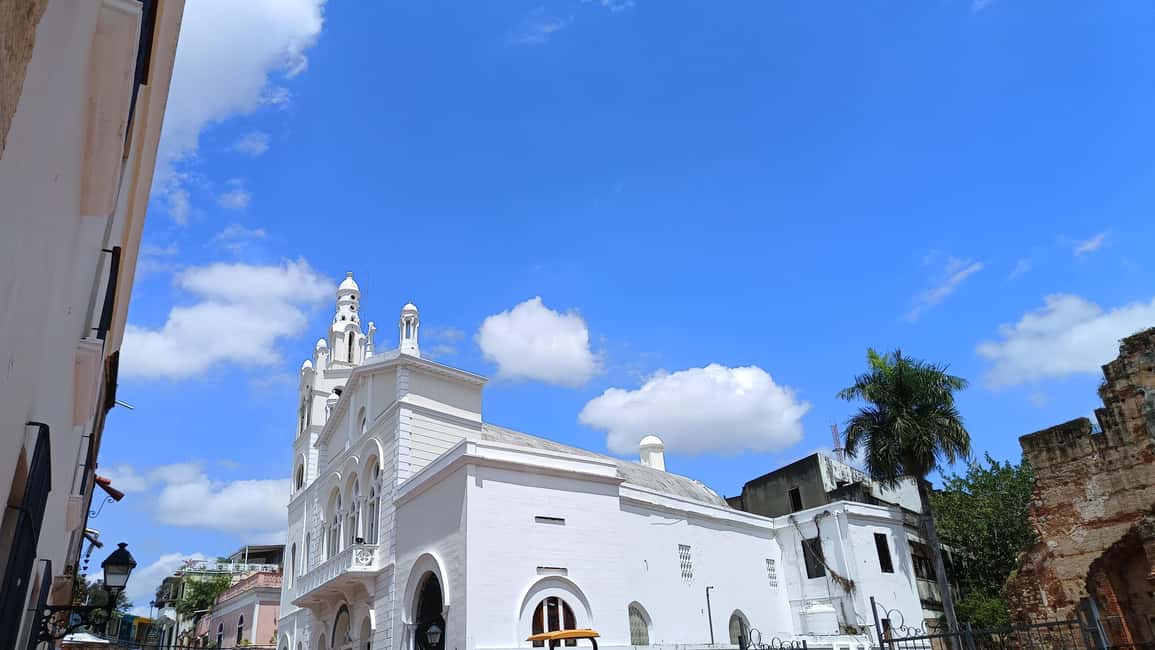 Santo Domingo: Colonial walk and watercolor. - Key Points
