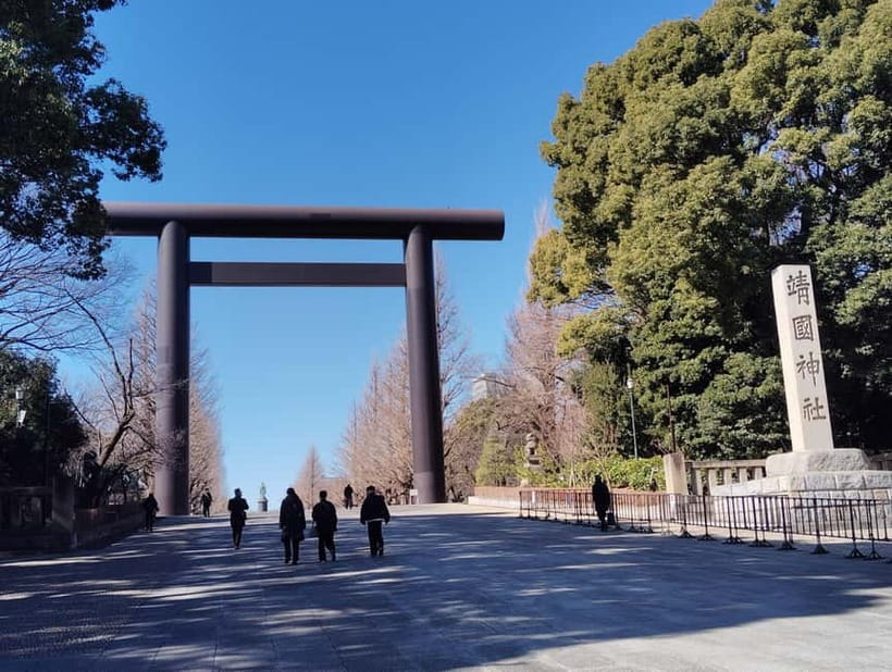 Tokyo: Yasukuni Shrine and Yushukan Museum Guided Tour - Good To Know