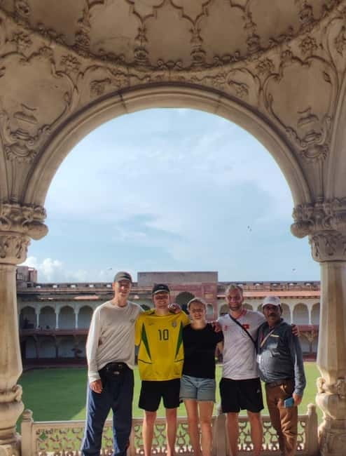 From Delhi: 3-Day Golden Triangle Delhi, Agra, & Jaipur Tour - En Route to Jaipur: Exploring Fatehpur Sikri