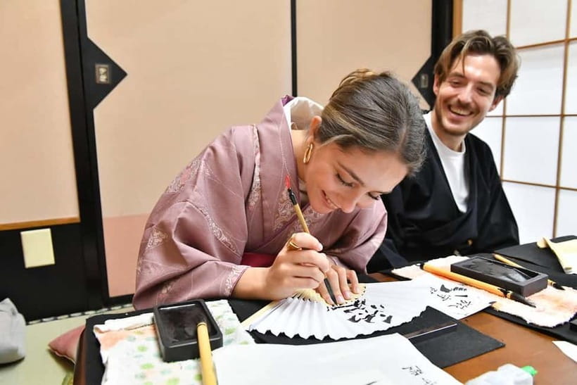 Learning Shodo with a kimono and Trying Samurai Calligraphy - Is It Worth the Price?