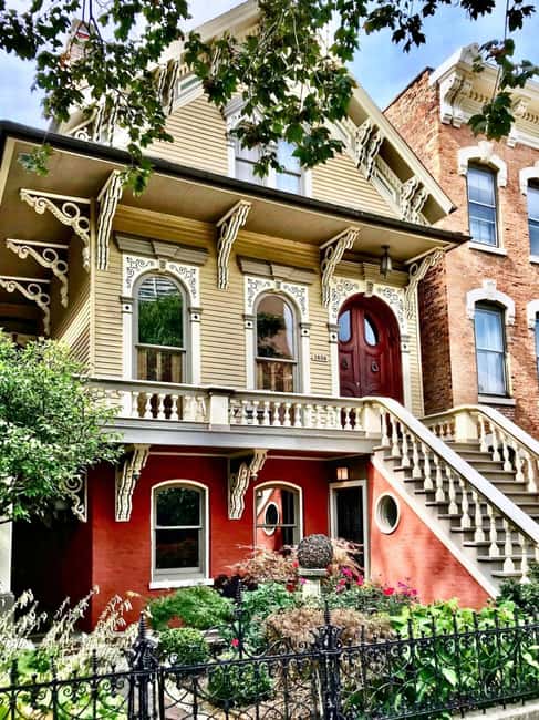 Chicago: Workers Cottages of Oldtown Triangle Walking Tour - Who Should Book This Tour?