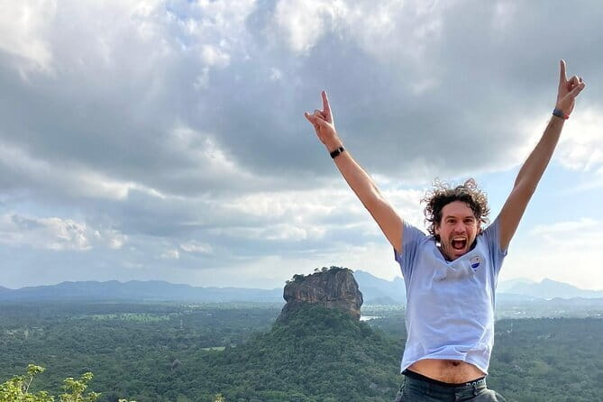 Kandy Sigiriya Rock and Village Safari Day Trip - The Golden Temple of Dambulla: An Artistic Treasure