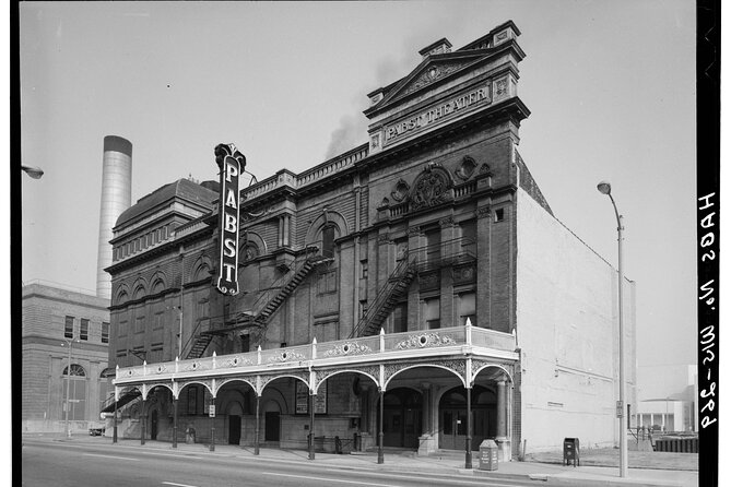 Milwaukee Downtown Ghost Tour - The Shadow of City Hall - The Sum Up