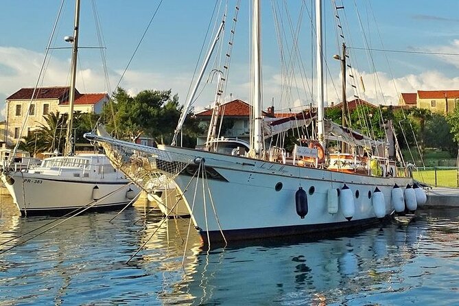 Zadar Private Authentic Wooden Boat tour with unlimited champagne - FAQ
