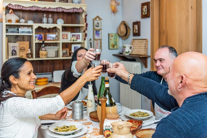 Lucca Walking Tour & Traditional Cooking Class with Wine - The Itinerary in Detail