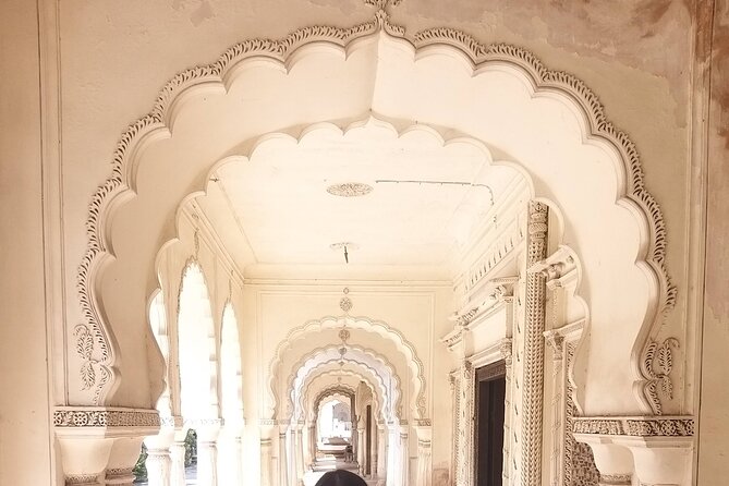 Hyderabad Heritage Tour: Museums, British Residency &Paigah Tombs - Good To Know