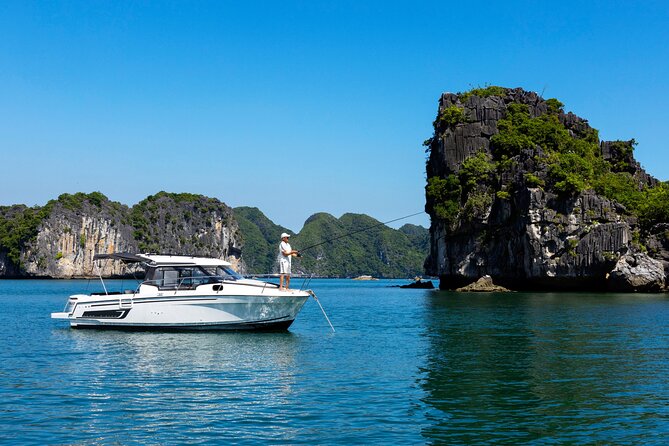2-Hour Scenic Halong Bay Journey by Luxury Private Yacht - The Experience on the Yacht: Comfort and Activities