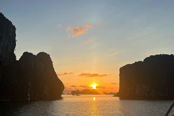 Luxury Private Yacht Explore the Stunning Beauty of Halong Bay - An In-Depth Look at the Experience