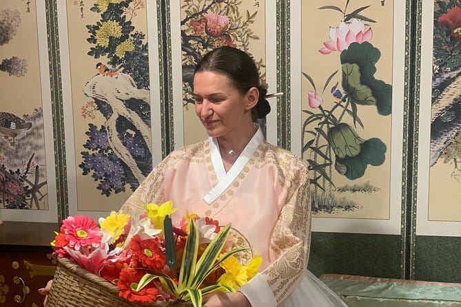 Hanbok Experience & Seasonal Half-Day Private Package Tour - Exploring the Itinerary in Detail