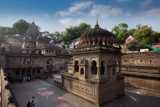Heritage and History: Maheshwar Day Tour from Indore - First Stop: Ahilya Devi Maheshwar Fort