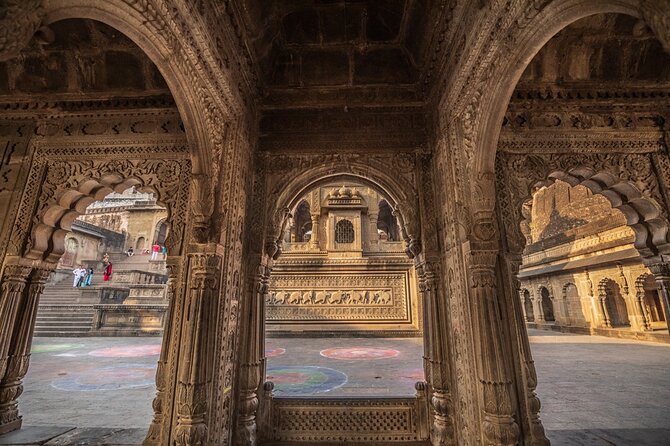 Heritage and History: Maheshwar Day Tour from Indore - Visiting the Rehwa Society