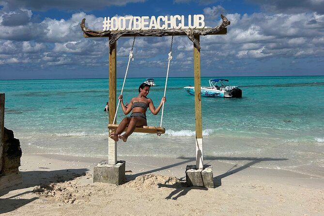 Rose Island Private Beach: Swimming with the Pigs - Key Points