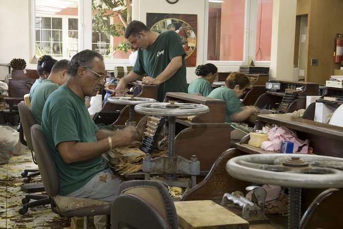 Cigar Demo and Rum Tasting at Graycliff Cigar Company - Discover the World of Cigars and Rum at Graycliff Cigar Company