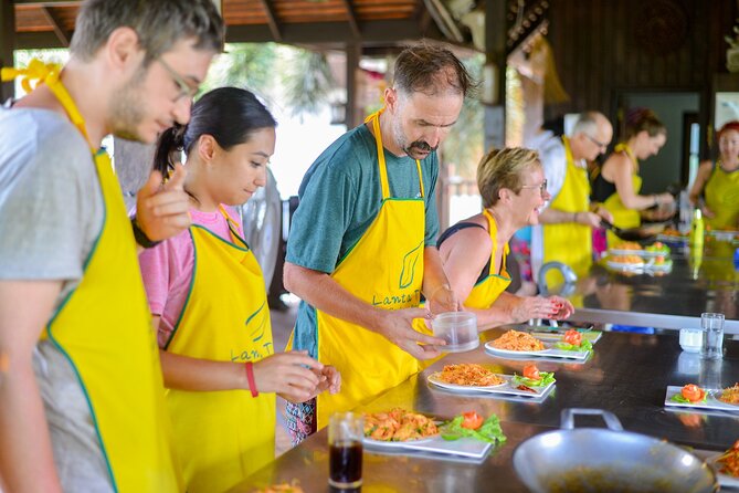 Thai Cooking in a Teak House on Koh Lanta - Discovering the Experience: What to Expect