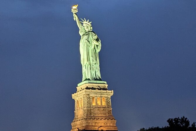 Private Sunset Sail of NYC Skyline and Statue of Liberty - Exploring the Private Sunset Sail: An In-Depth Look