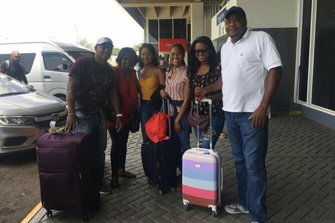 Airport Transfer to Runaway Bay Hotels (Round-Trip) - Key Points