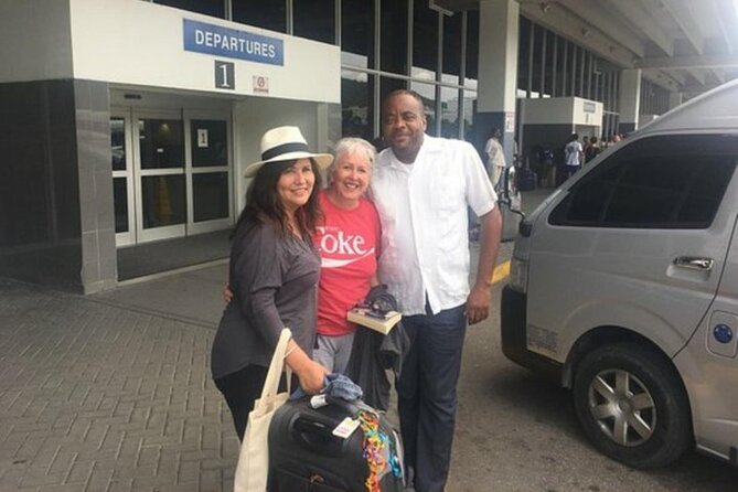 Airport Transfer to Runaway Bay Hotels (Round-Trip) - A Closer Look at the Transfer Experience