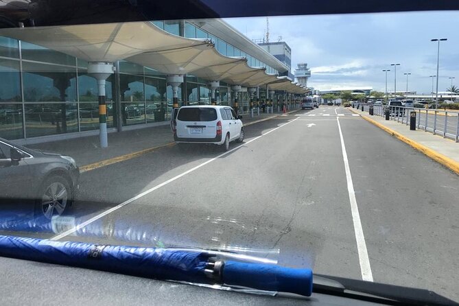 Kingston Roundtrip Airport Taxi Transfer to RIU Ocho Rios & Moon Palace Hotels - FAQ