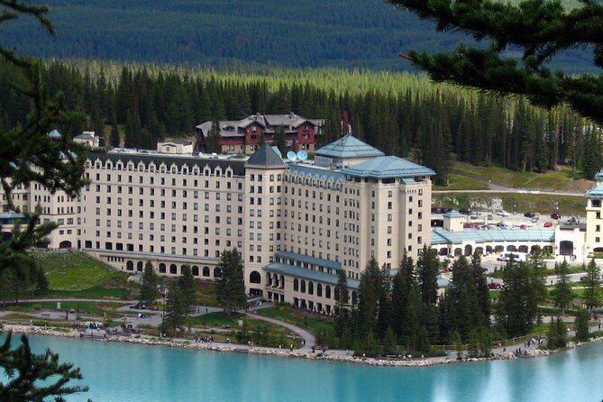 Airport Shuttle: Lake Louise  Calgary - An In-Depth Look at the Lake Louise to Calgary Shuttle