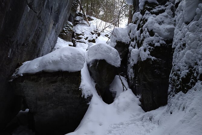 Private Singhampton Caves Snowshoe, Collingwood/Blue Mountain - Comparing Singhampton Caves and Nottawasaga Bluffs Caves
