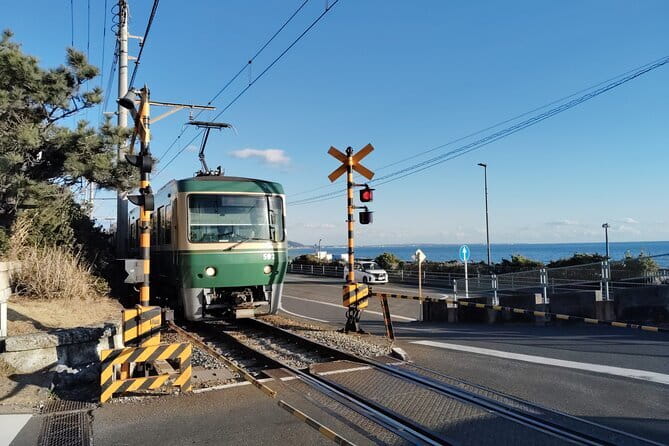 Sacred Giants and Hidden Caves: A Kamakura Journey Through Time - The Value of a Guided Experience