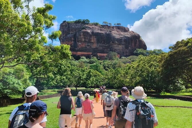 Sigiriya Hike & Minneriya Safari Private Full Day Tour - Authentic Sri Lankan Lunch: A Flavorful Break