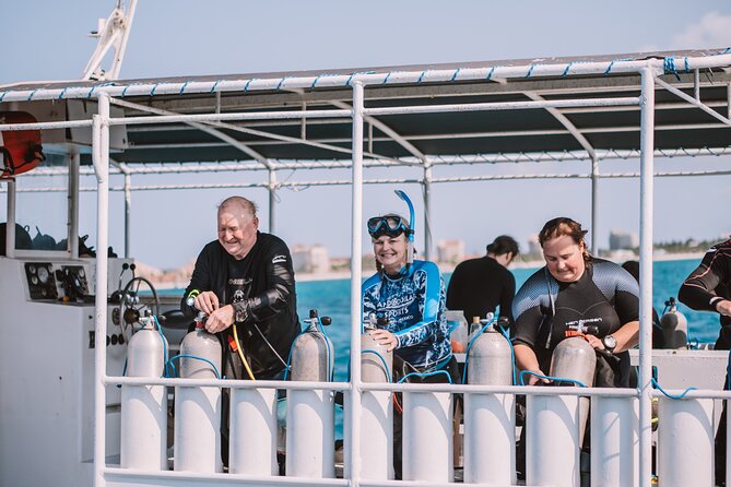 Aruba Guided Night Dive Adventure: Shallow Reefs or Shipwrecks - An In-Depth Review of the Aruba Night Dive Experience