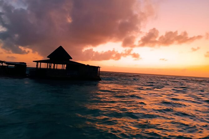 Sunrise Experience on a Luxury Boat in San Andres Islands - Key Points