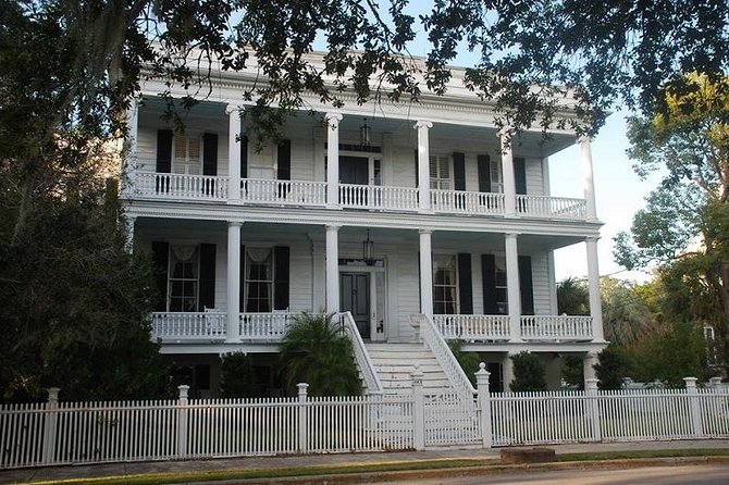 Complete History and Movie Walking Tour of Beaufort - Key Points