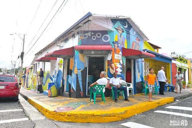 Street art walking tour in Santiago (art walk) - An In-Depth Look at the Santiago Street Art Tour