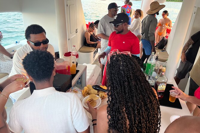Punta cana Hip Hop Party Boat & Live DJ and Unlimited Drinks - Key Points