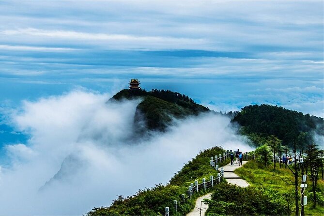 A 3-Day Discover Sichuan: Pandas, Buddha, and Majestic Mountains - Day 2: Sacred Mount Emei