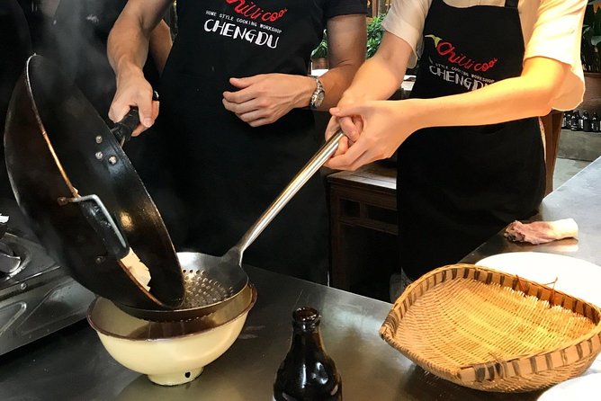 Private Panda Tour with Cooking Class One-day Trip - Market Stroll and Sichuan Spices