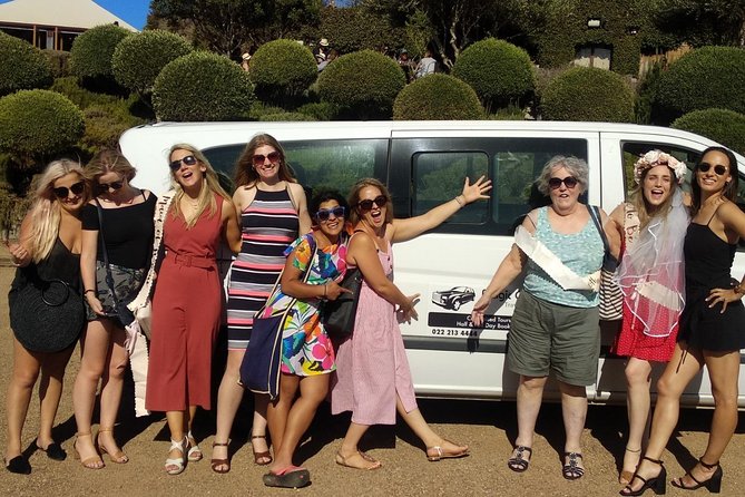 Waiheke Island Day Tour: Ziplining, Wine Tasting & Vineyard Lunch - Lunch at Batch Winery: Scenic Dining and Local Flavors