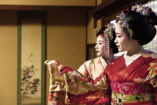 Private Banquet with Maiko and Geiko after Dinner - Who Will Appreciate This Tour?